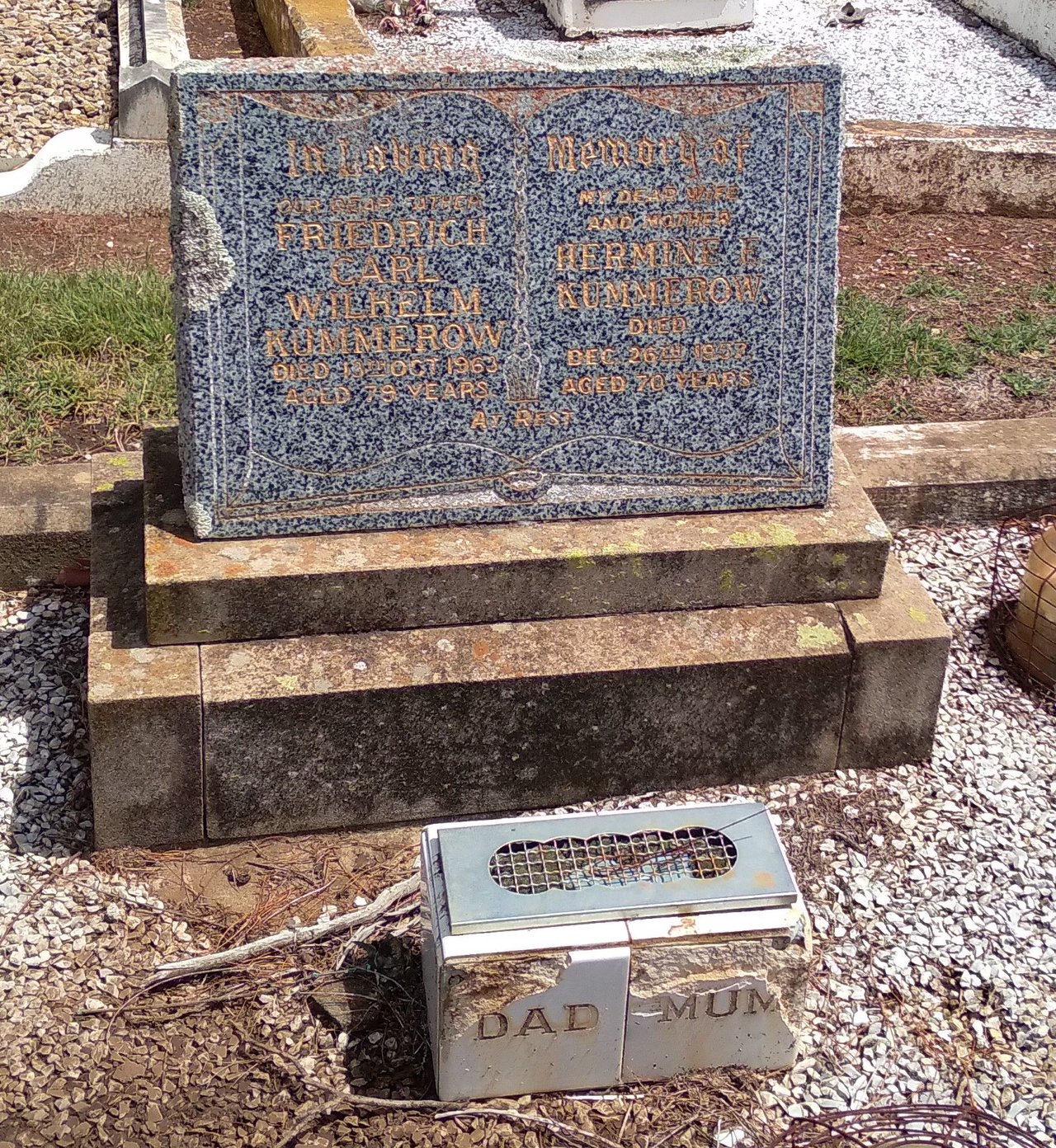 kummerow-friedrich-hermine-headstone-aubigny.jpeg
