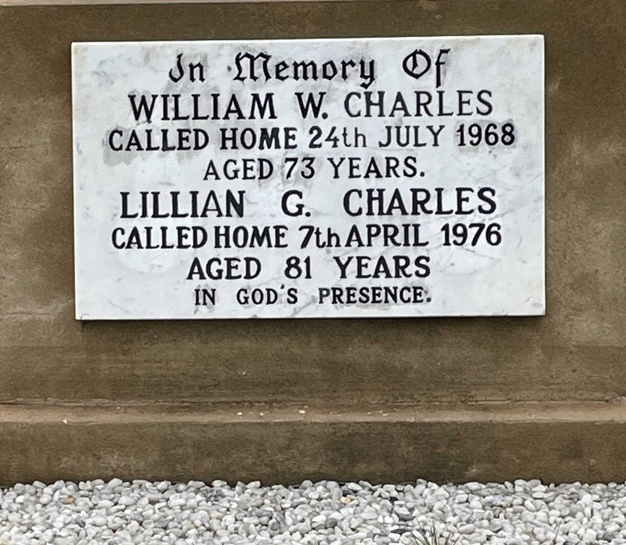 william-w-charles-lillian-g-charles-memorial-plaque-goulburn.jpg